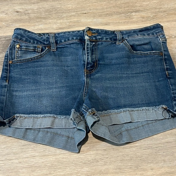 Celebrity Pink Pants - Celebrity Pink Blue Jean Shorts with Rolled Hems size 30/11